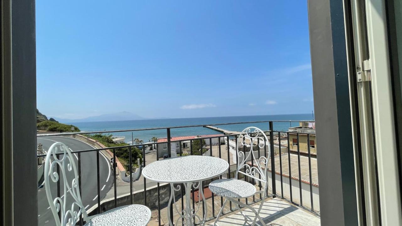 Naro Suites And Rooms Баколи Экстерьер фото