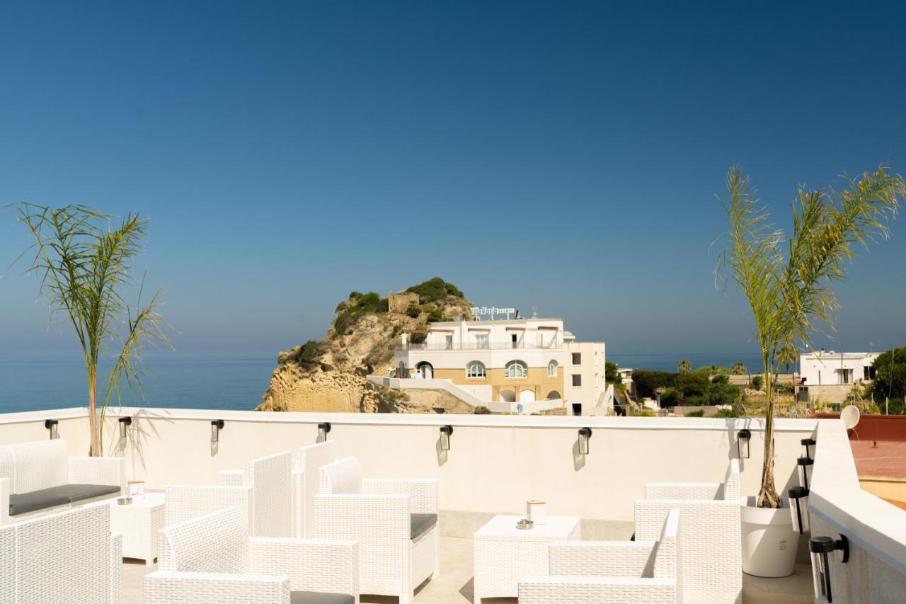 Naro Suites And Rooms Баколи Экстерьер фото