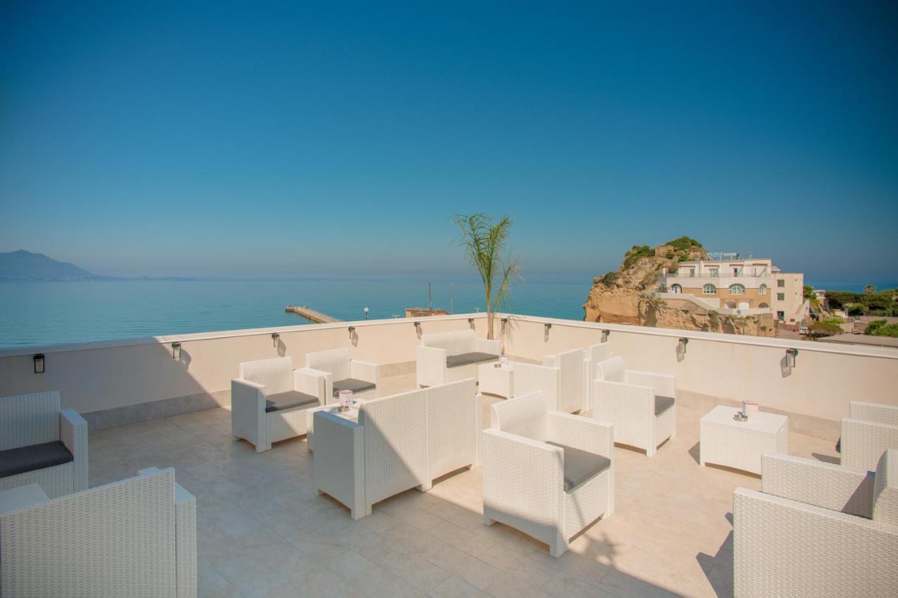 Naro Suites And Rooms Баколи Экстерьер фото