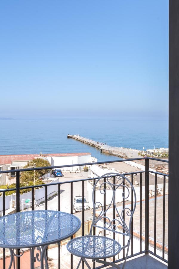 Naro Suites And Rooms Баколи Экстерьер фото