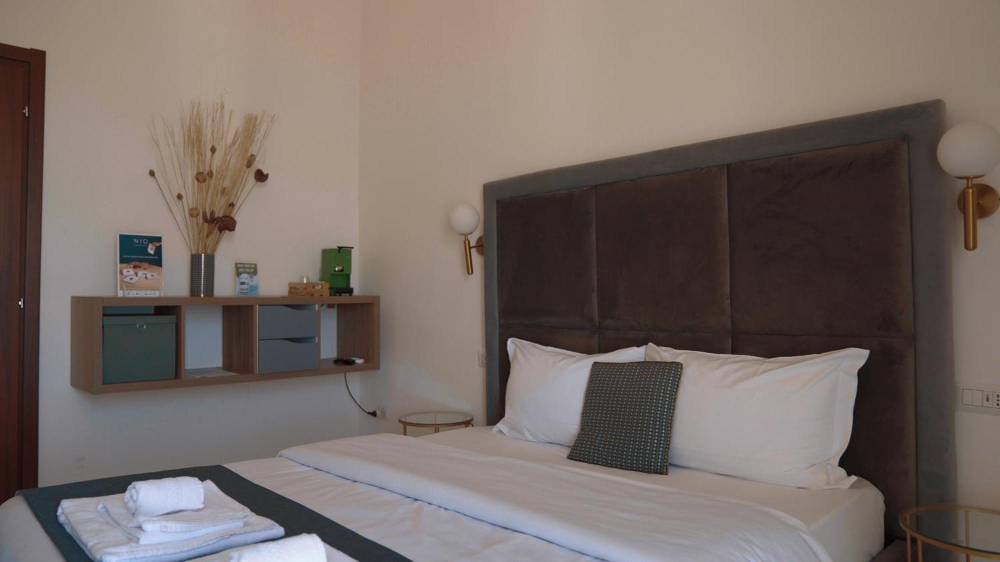 Naro Suites And Rooms Баколи Экстерьер фото
