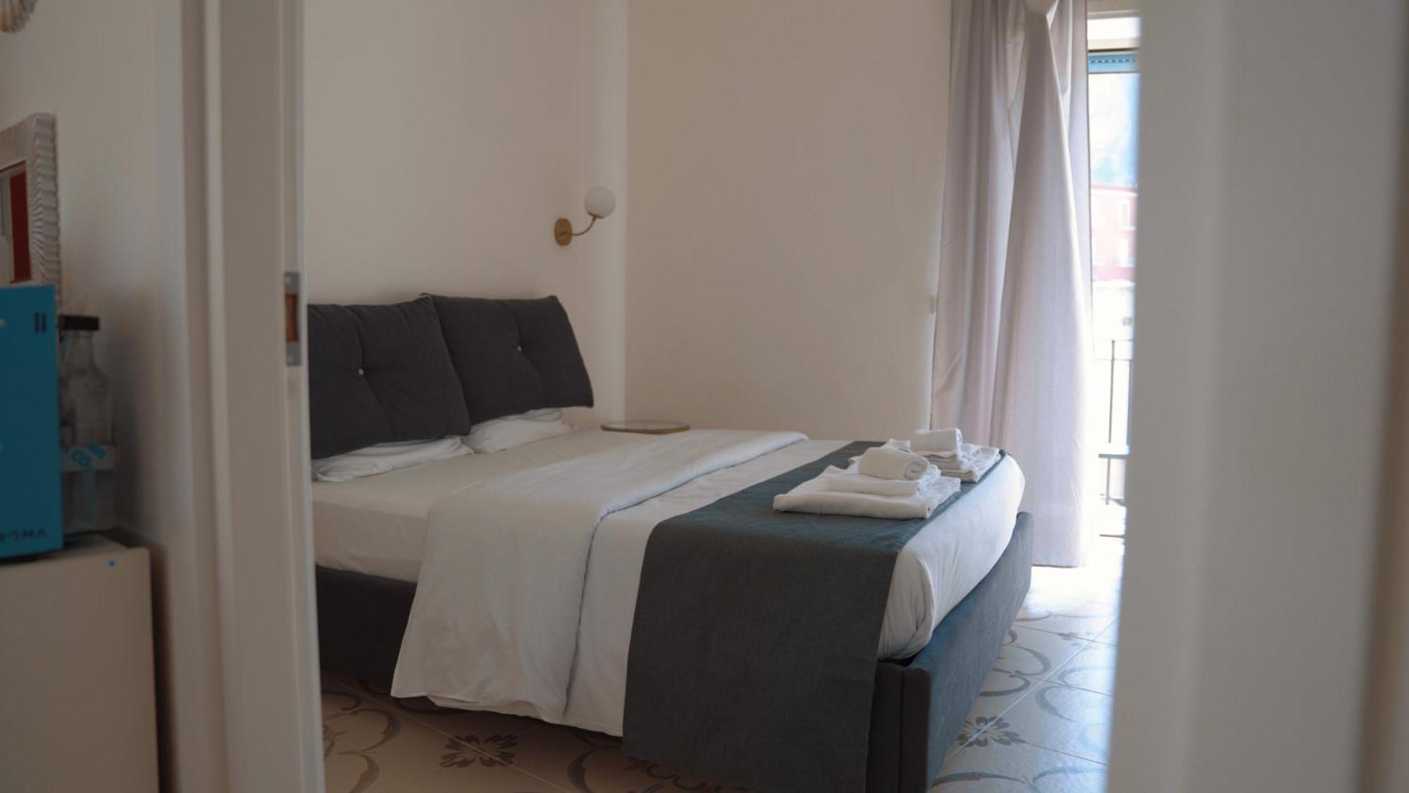 Naro Suites And Rooms Баколи Экстерьер фото