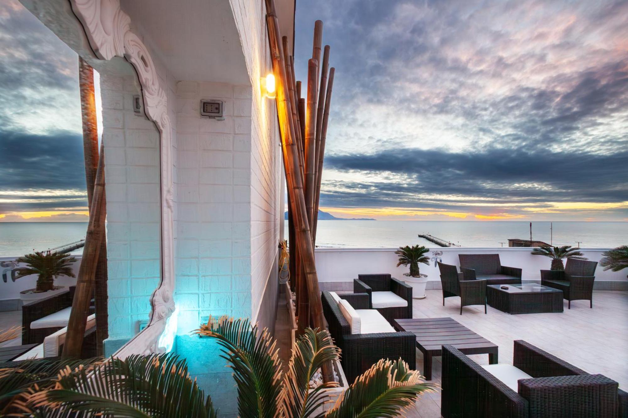 Naro Suites And Rooms Баколи Экстерьер фото