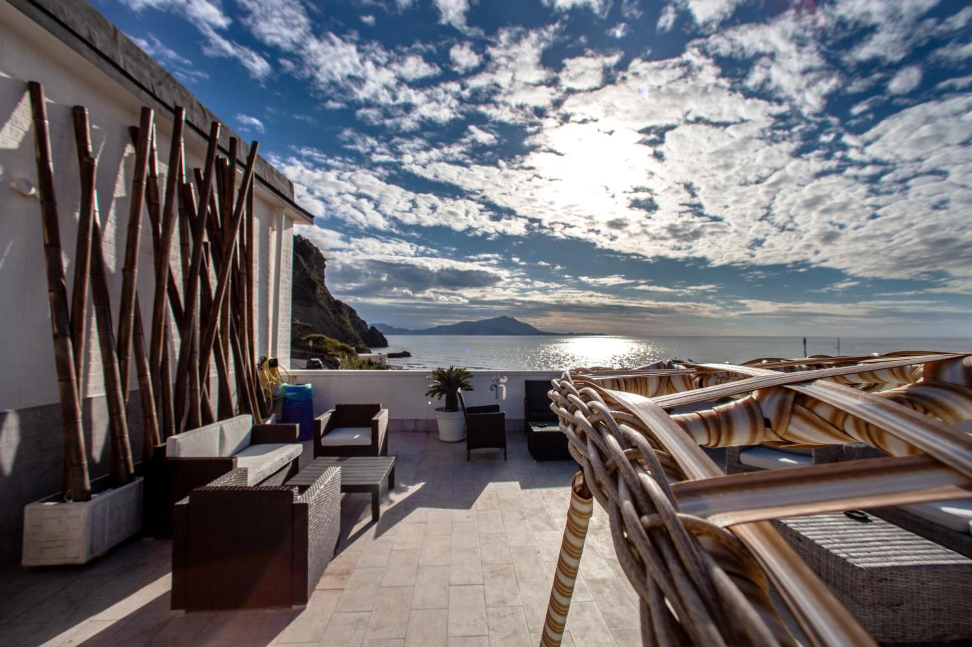 Naro Suites And Rooms Баколи Экстерьер фото